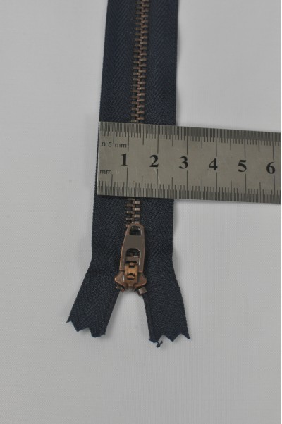 ZIP056   4號拉鏈  青古銅拉鏈 單頭拉鏈 密尾拉鏈  不設單獨拉鍊訂購 側面照